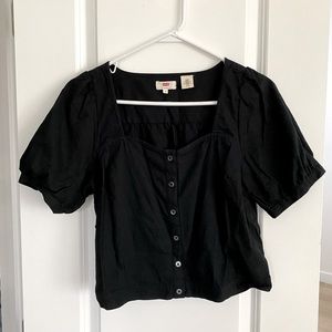 Levi’s black linen romantic top